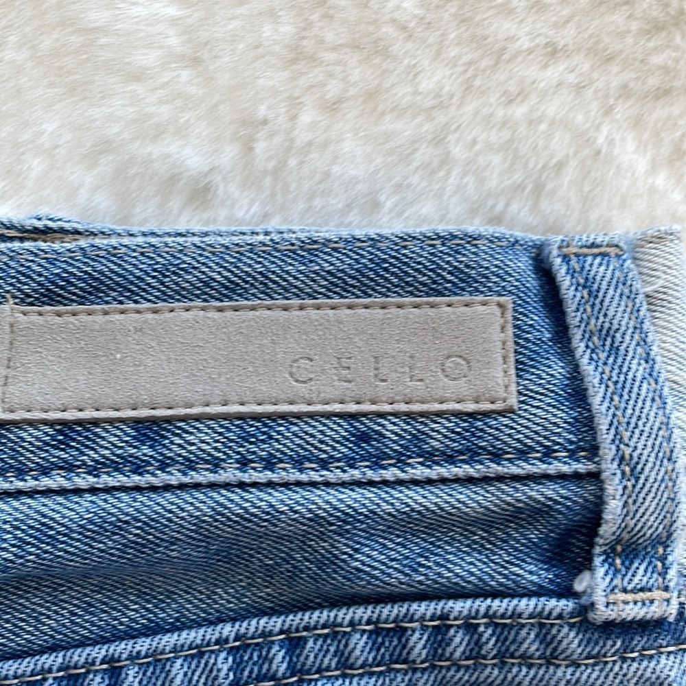Cello Jean shorts size small! In excellent condition! - Picture 3 of 6